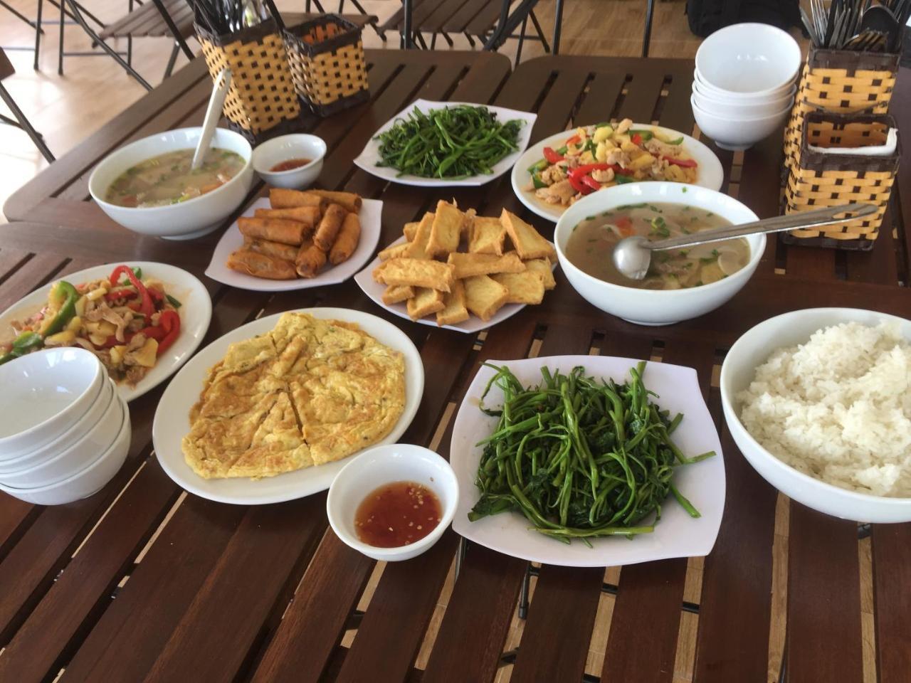 Sunshine Homestay Phong Nha Esterno foto